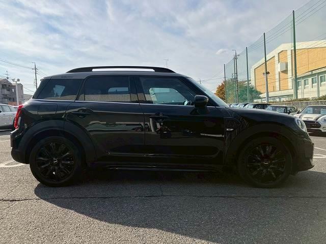 ＭＩＮＩ クーパーＤ　クロスオーバー・シャドー・エディション　シートヒーター　革シート　アダクティブクルーズコントロール　電動リアゲート　Ａｐｐｌｅ　Ｃａｒ　Ｐｌａｙ　バックカメラ　インテリジェントセーフティー　コンフォートアクセス　ドライビングモード（12枚目）