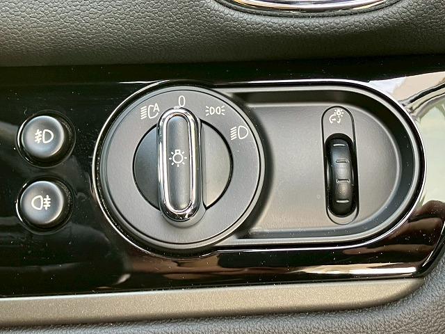 ＭＩＮＩ クーパーＤ　クロスオーバー・シャドー・エディション　シートヒーター　革シート　アダクティブクルーズコントロール　電動リアゲート　Ａｐｐｌｅ　Ｃａｒ　Ｐｌａｙ　バックカメラ　インテリジェントセーフティー　コンフォートアクセス　ドライビングモード（44枚目）