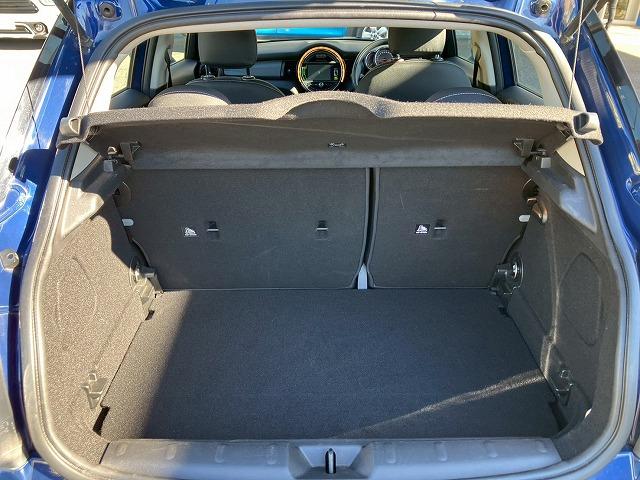 ＭＩＮＩ ５ドア　ＣＯＯＰＥＲ　純正ナビ　バックカメラ　ＥＴＣ　レインセンサー　オートライト　ＨＩＤヘッドライト　アイドリングストップ　プッシュスタート　リアコーナーセンサー（27枚目）