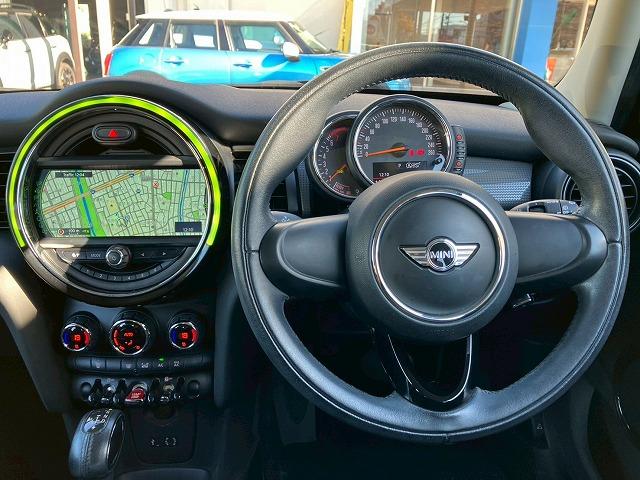 ＭＩＮＩ ５ドア　ＣＯＯＰＥＲ　純正ナビ　バックカメラ　ＥＴＣ　レインセンサー　オートライト　ＨＩＤヘッドライト　アイドリングストップ　プッシュスタート　リアコーナーセンサー（34枚目）