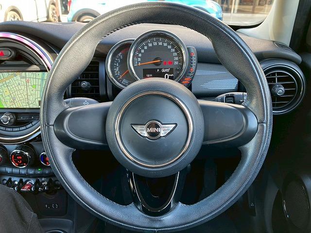 ＭＩＮＩ ５ドア　ＣＯＯＰＥＲ　純正ナビ　バックカメラ　ＥＴＣ　レインセンサー　オートライト　ＨＩＤヘッドライト　アイドリングストップ　プッシュスタート　リアコーナーセンサー（35枚目）