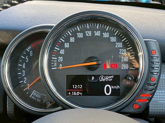 ＭＩＮＩ ５ドア　ＣＯＯＰＥＲ　純正ナビ　バックカメラ　ＥＴＣ　レインセンサー　オートライト　ＨＩＤヘッドライト　アイドリングストップ　プッシュスタート　リアコーナーセンサー（36枚目）