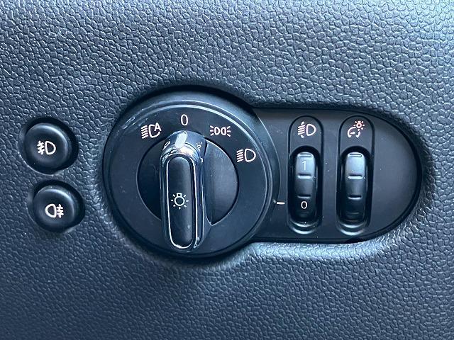 ＭＩＮＩ ５ドア　ＣＯＯＰＥＲ　純正ナビ　バックカメラ　ＥＴＣ　レインセンサー　オートライト　ＨＩＤヘッドライト　アイドリングストップ　プッシュスタート　リアコーナーセンサー（41枚目）