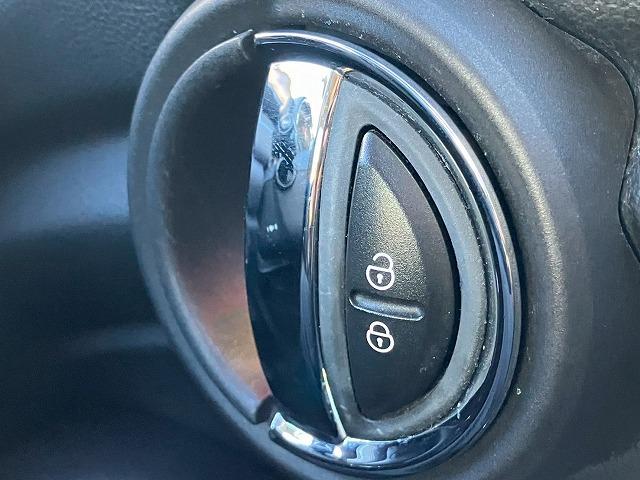 ＭＩＮＩ ５ドア　ＣＯＯＰＥＲ　純正ナビ　バックカメラ　ＥＴＣ　レインセンサー　オートライト　ＨＩＤヘッドライト　アイドリングストップ　プッシュスタート　リアコーナーセンサー（42枚目）