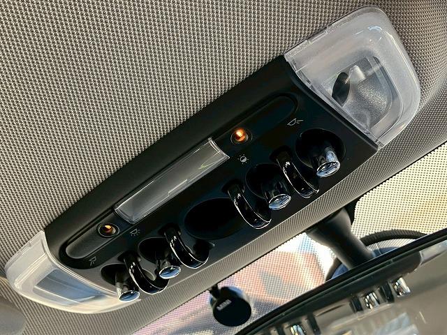 ＭＩＮＩ ５ドア　ＣＯＯＰＥＲ　純正ナビ　バックカメラ　ＥＴＣ　レインセンサー　オートライト　ＨＩＤヘッドライト　アイドリングストップ　プッシュスタート　リアコーナーセンサー（44枚目）