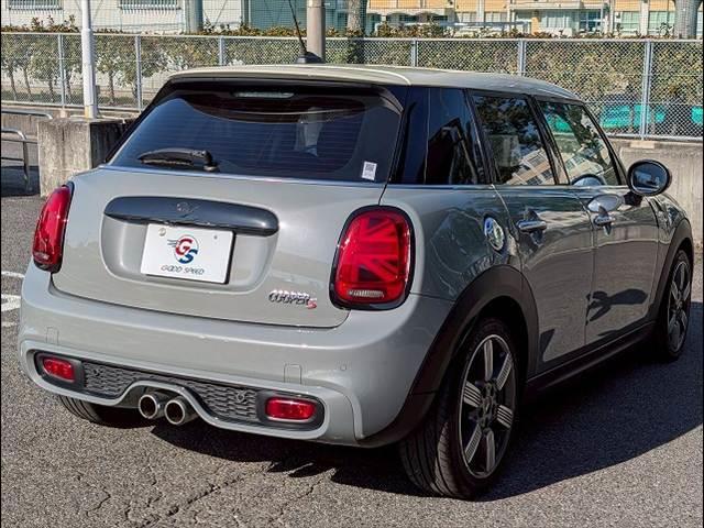 MINI 5ドア COOPER S 60イヤーズエディション シートヒーター アダクティブクルーズコントロール 革シート コンフォートアクセス インテリジェントセーフティー レインセンサー オートライト ドライビングモード コーナーセンサー(13枚目)