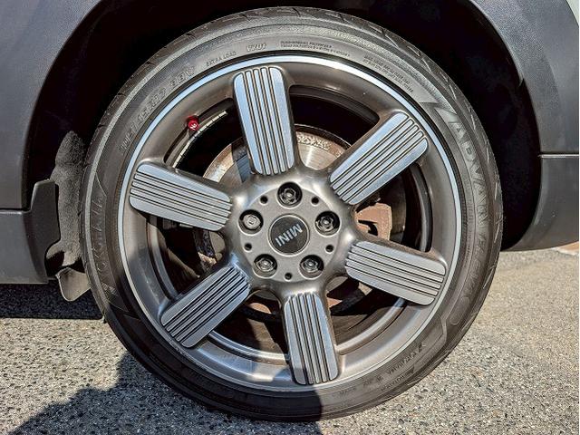 MINI 5ドア COOPER S 60イヤーズエディション シートヒーター アダクティブクルーズコントロール 革シート コンフォートアクセス インテリジェントセーフティー レインセンサー オートライト ドライビングモード コーナーセンサー(22枚目)