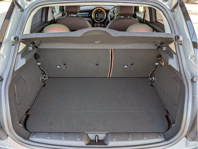 MINI 5ドア COOPER S 60イヤーズエディション シートヒーター アダクティブクルーズコントロール 革シート コンフォートアクセス インテリジェントセーフティー レインセンサー オートライト ドライビングモード コーナーセンサー(27枚目)