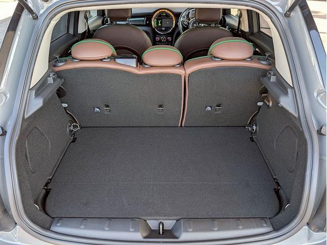 MINI 5ドア COOPER S 60イヤーズエディション シートヒーター アダクティブクルーズコントロール 革シート コンフォートアクセス インテリジェントセーフティー レインセンサー オートライト ドライビングモード コーナーセンサー(28枚目)