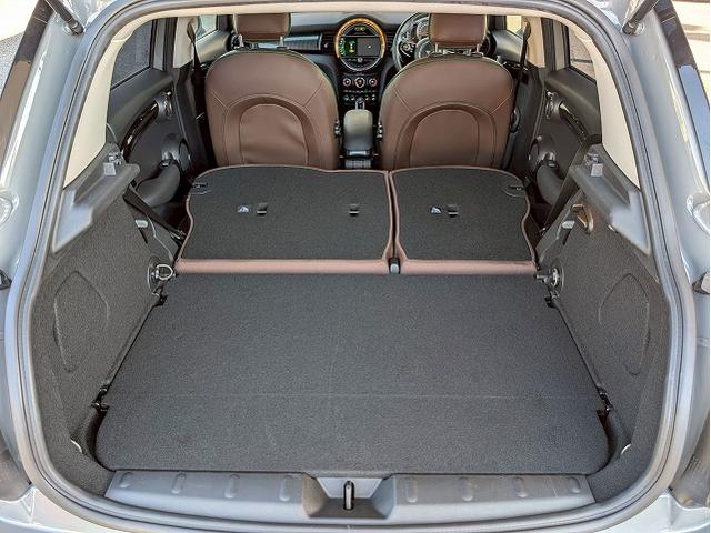 MINI 5ドア COOPER S 60イヤーズエディション シートヒーター アダクティブクルーズコントロール 革シート コンフォートアクセス インテリジェントセーフティー レインセンサー オートライト ドライビングモード コーナーセンサー(29枚目)