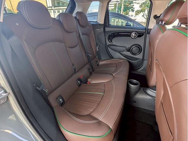 MINI 5ドア COOPER S 60イヤーズエディション シートヒーター アダクティブクルーズコントロール 革シート コンフォートアクセス インテリジェントセーフティー レインセンサー オートライト ドライビングモード コーナーセンサー(32枚目)