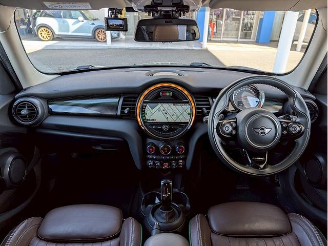 MINI 5ドア COOPER S 60イヤーズエディション シートヒーター アダクティブクルーズコントロール 革シート コンフォートアクセス インテリジェントセーフティー レインセンサー オートライト ドライビングモード コーナーセンサー(33枚目)