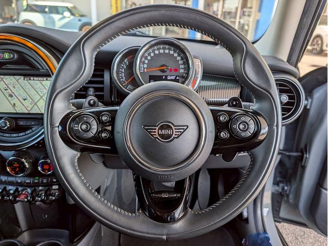 MINI 5ドア COOPER S 60イヤーズエディション シートヒーター アダクティブクルーズコントロール 革シート コンフォートアクセス インテリジェントセーフティー レインセンサー オートライト ドライビングモード コーナーセンサー(35枚目)