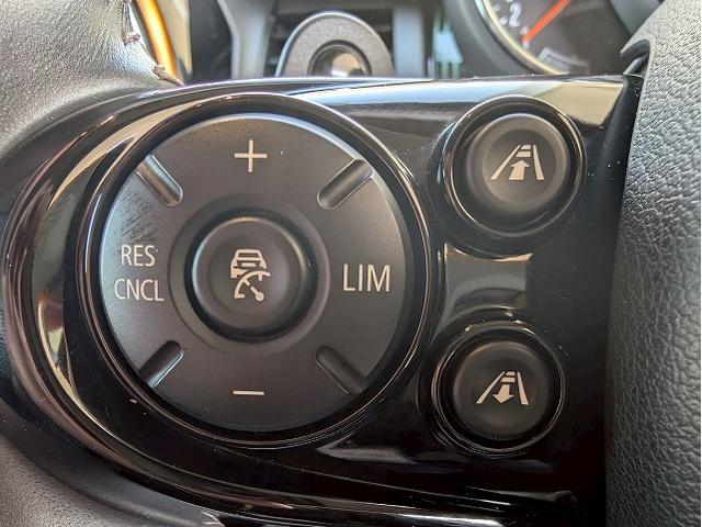 MINI 5ドア COOPER S 60イヤーズエディション シートヒーター アダクティブクルーズコントロール 革シート コンフォートアクセス インテリジェントセーフティー レインセンサー オートライト ドライビングモード コーナーセンサー(37枚目)