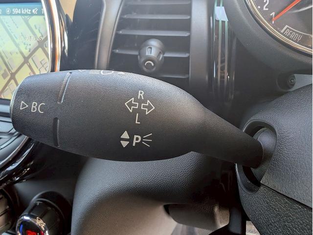 MINI 5ドア COOPER S 60イヤーズエディション シートヒーター アダクティブクルーズコントロール 革シート コンフォートアクセス インテリジェントセーフティー レインセンサー オートライト ドライビングモード コーナーセンサー(39枚目)