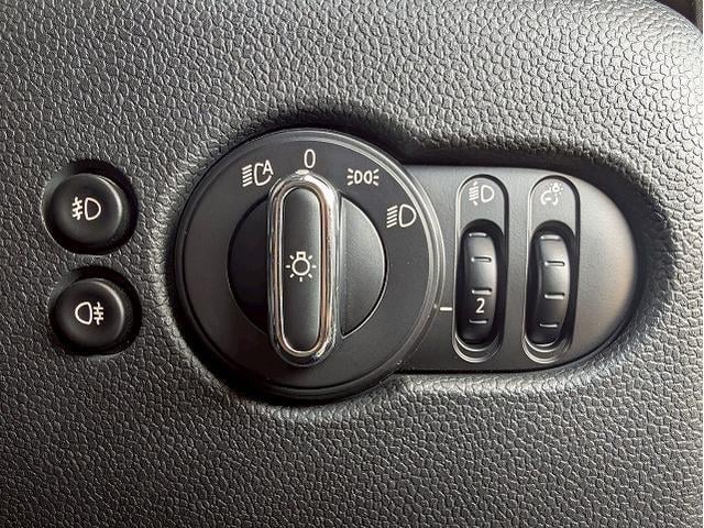 MINI 5ドア COOPER S 60イヤーズエディション シートヒーター アダクティブクルーズコントロール 革シート コンフォートアクセス インテリジェントセーフティー レインセンサー オートライト ドライビングモード コーナーセンサー(42枚目)