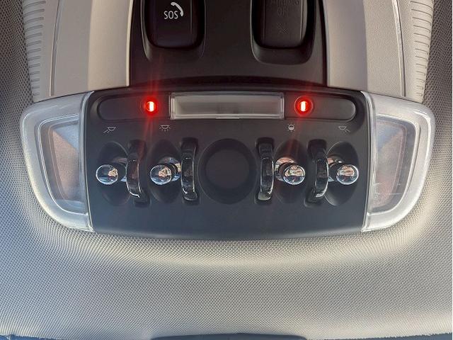 MINI 5ドア COOPER S 60イヤーズエディション シートヒーター アダクティブクルーズコントロール 革シート コンフォートアクセス インテリジェントセーフティー レインセンサー オートライト ドライビングモード コーナーセンサー(45枚目)