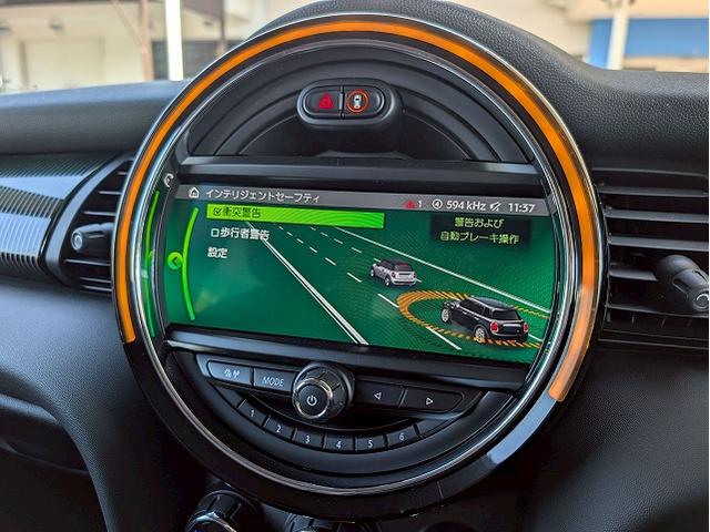 MINI 5ドア COOPER S 60イヤーズエディション シートヒーター アダクティブクルーズコントロール 革シート コンフォートアクセス インテリジェントセーフティー レインセンサー オートライト ドライビングモード コーナーセンサー(49枚目)