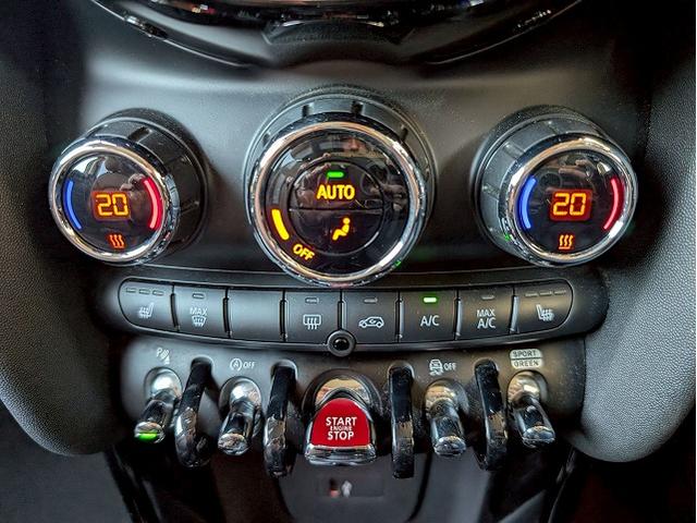 MINI 5ドア COOPER S 60イヤーズエディション シートヒーター アダクティブクルーズコントロール 革シート コンフォートアクセス インテリジェントセーフティー レインセンサー オートライト ドライビングモード コーナーセンサー(50枚目)