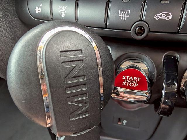 MINI 5ドア COOPER S 60イヤーズエディション シートヒーター アダクティブクルーズコントロール 革シート コンフォートアクセス インテリジェントセーフティー レインセンサー オートライト ドライビングモード コーナーセンサー(56枚目)