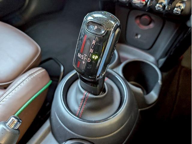 MINI 5ドア COOPER S 60イヤーズエディション シートヒーター アダクティブクルーズコントロール 革シート コンフォートアクセス インテリジェントセーフティー レインセンサー オートライト ドライビングモード コーナーセンサー(60枚目)