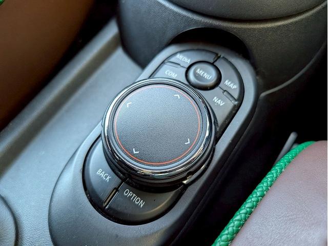 MINI 5ドア COOPER S 60イヤーズエディション シートヒーター アダクティブクルーズコントロール 革シート コンフォートアクセス インテリジェントセーフティー レインセンサー オートライト ドライビングモード コーナーセンサー(61枚目)