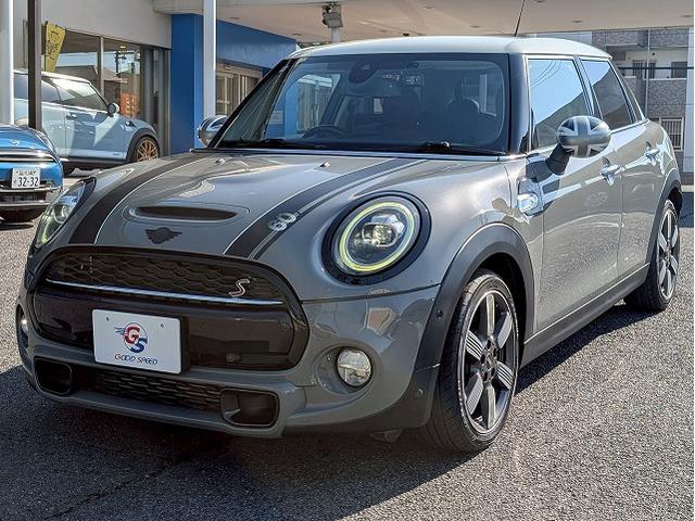 MINI 5ドア COOPER S 60イヤーズエディション シートヒーター アダクティブクルーズコントロール 革シート コンフォートアクセス インテリジェントセーフティー レインセンサー オートライト ドライビングモード コーナーセンサー(76枚目)