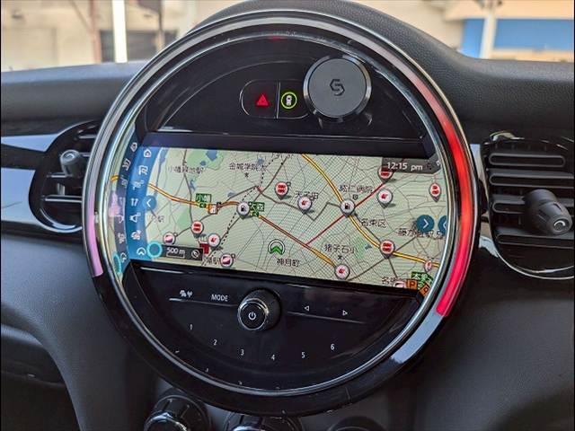MINI クーパー コンバーチブル 純正HDDナビ バクカメラ シートヒーター アダプティブクルーズコントロール 前後コーナーセンサー ETC 衝突軽減 オートライト レインセンサー コンフォートアクセス ドライビングモード(4枚目)