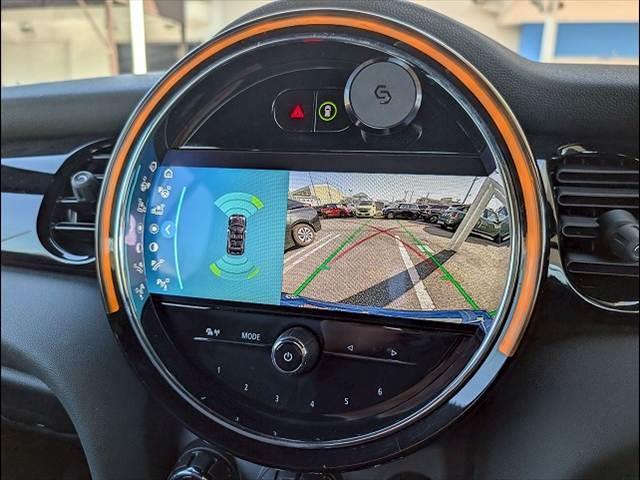 MINI クーパー コンバーチブル 純正HDDナビ バクカメラ シートヒーター アダプティブクルーズコントロール 前後コーナーセンサー ETC 衝突軽減 オートライト レインセンサー コンフォートアクセス ドライビングモード(5枚目)