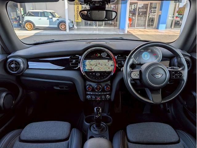 MINI クーパー コンバーチブル 純正HDDナビ バクカメラ シートヒーター アダプティブクルーズコントロール 前後コーナーセンサー ETC 衝突軽減 オートライト レインセンサー コンフォートアクセス ドライビングモード(30枚目)