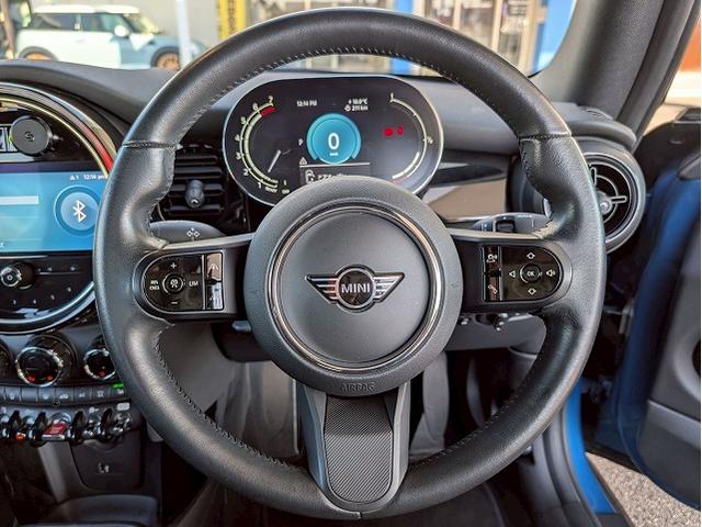 MINI クーパー コンバーチブル 純正HDDナビ バクカメラ シートヒーター アダプティブクルーズコントロール 前後コーナーセンサー ETC 衝突軽減 オートライト レインセンサー コンフォートアクセス ドライビングモード(32枚目)