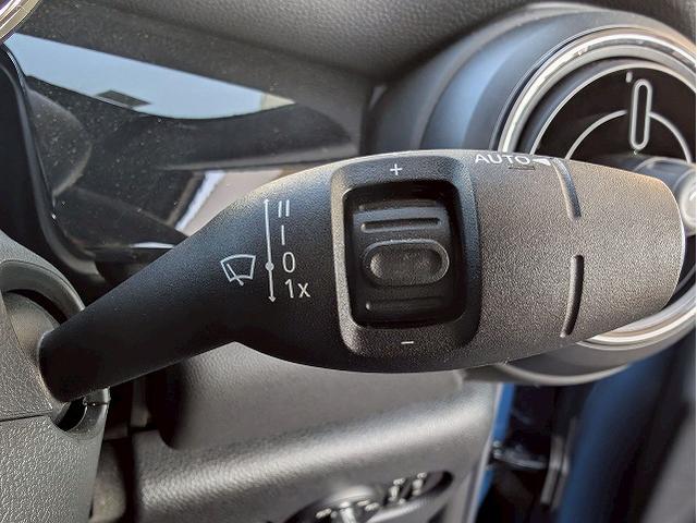 MINI クーパー コンバーチブル 純正HDDナビ バクカメラ シートヒーター アダプティブクルーズコントロール 前後コーナーセンサー ETC 衝突軽減 オートライト レインセンサー コンフォートアクセス ドライビングモード(38枚目)