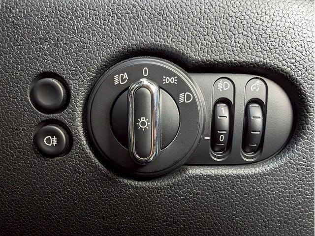 MINI クーパー コンバーチブル 純正HDDナビ バクカメラ シートヒーター アダプティブクルーズコントロール 前後コーナーセンサー ETC 衝突軽減 オートライト レインセンサー コンフォートアクセス ドライビングモード(40枚目)