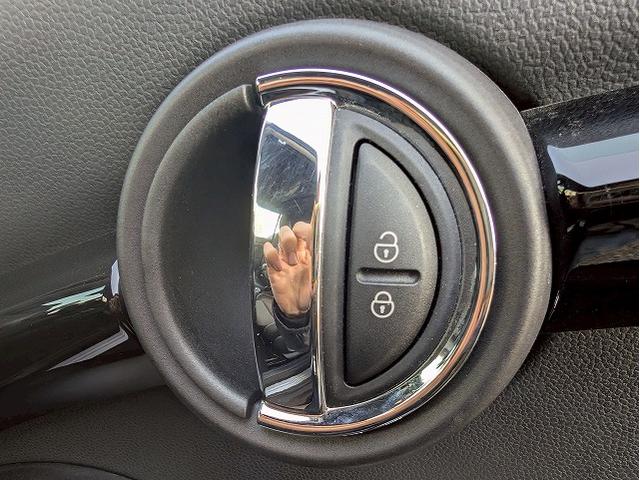 MINI クーパー コンバーチブル 純正HDDナビ バクカメラ シートヒーター アダプティブクルーズコントロール 前後コーナーセンサー ETC 衝突軽減 オートライト レインセンサー コンフォートアクセス ドライビングモード(41枚目)