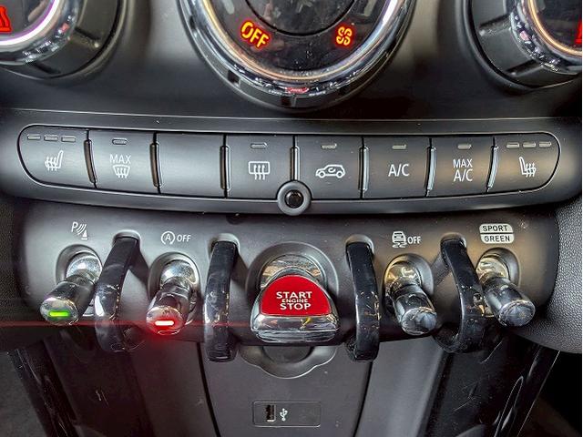 MINI クーパー コンバーチブル 純正HDDナビ バクカメラ シートヒーター アダプティブクルーズコントロール 前後コーナーセンサー ETC 衝突軽減 オートライト レインセンサー コンフォートアクセス ドライビングモード(51枚目)