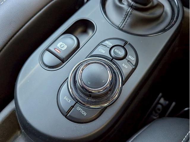 MINI クーパー コンバーチブル 純正HDDナビ バクカメラ シートヒーター アダプティブクルーズコントロール 前後コーナーセンサー ETC 衝突軽減 オートライト レインセンサー コンフォートアクセス ドライビングモード(61枚目)