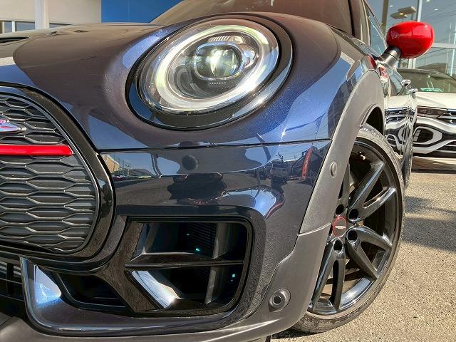 ＭＩＮＩ ジョンクーパーワークス　クラブマン　ワンオーナー　ＡｐｐｌｅＣａｒＰｌａｙ　バックカメラ　シートヒーター　アダプティブクルーズコントロール　前後コーナーセンサー　衝突軽減　ヘッドアップディスプレイ　パドルシフト　オートライト（22枚目）