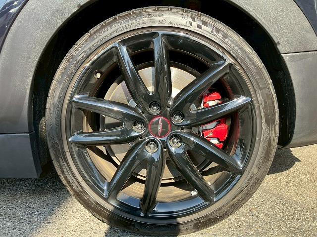 ＭＩＮＩ ジョンクーパーワークス　クラブマン　ワンオーナー　ＡｐｐｌｅＣａｒＰｌａｙ　バックカメラ　シートヒーター　アダプティブクルーズコントロール　前後コーナーセンサー　衝突軽減　ヘッドアップディスプレイ　パドルシフト　オートライト（24枚目）