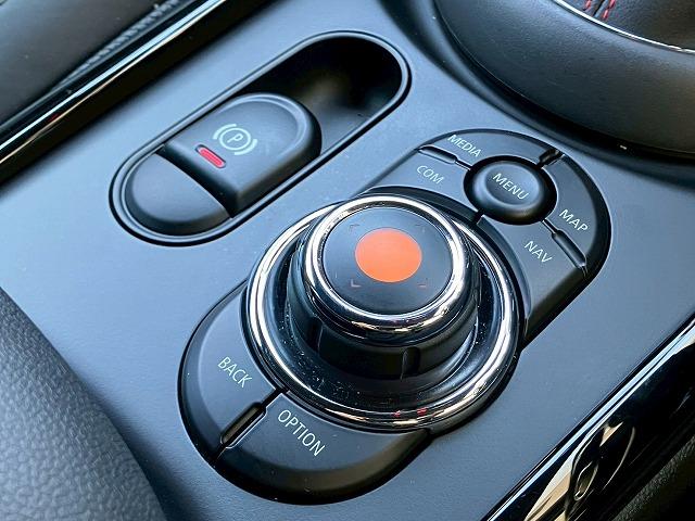ＭＩＮＩ ジョンクーパーワークス　クラブマン　ワンオーナー　ＡｐｐｌｅＣａｒＰｌａｙ　バックカメラ　シートヒーター　アダプティブクルーズコントロール　前後コーナーセンサー　衝突軽減　ヘッドアップディスプレイ　パドルシフト　オートライト（63枚目）