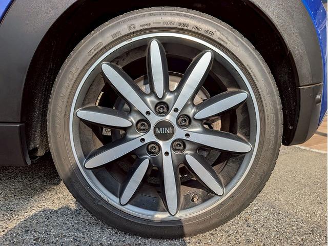 MINI 2ドア COOPER S 茶革シート シートヒーター 純正HDDナビ バックカメラ アダプティブクルーズコントロール 前後コーナーセンサー 衝突軽減 ミラーETC オートライト レインセンサー コンフォートアクセス(22枚目)