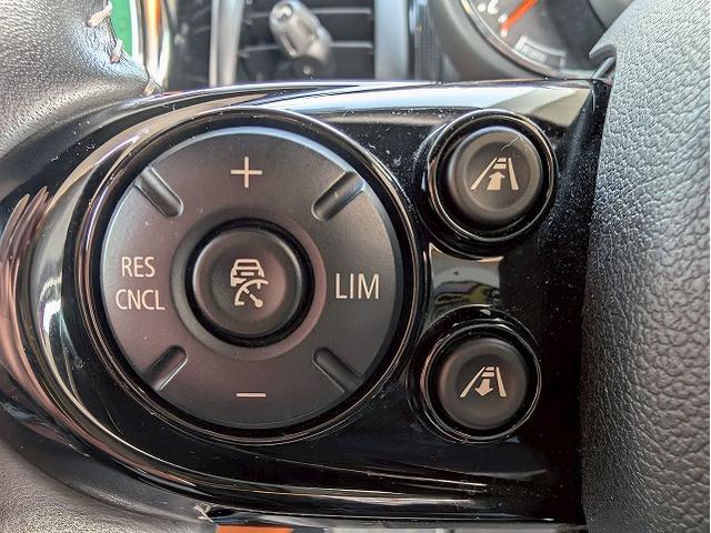 MINI 2ドア COOPER S 茶革シート シートヒーター 純正HDDナビ バックカメラ アダプティブクルーズコントロール 前後コーナーセンサー 衝突軽減 ミラーETC オートライト レインセンサー コンフォートアクセス(35枚目)