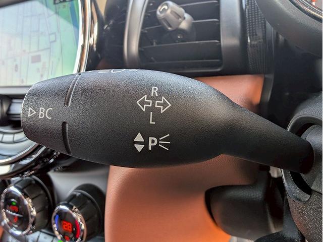 MINI 2ドア COOPER S 茶革シート シートヒーター 純正HDDナビ バックカメラ アダプティブクルーズコントロール 前後コーナーセンサー 衝突軽減 ミラーETC オートライト レインセンサー コンフォートアクセス(37枚目)