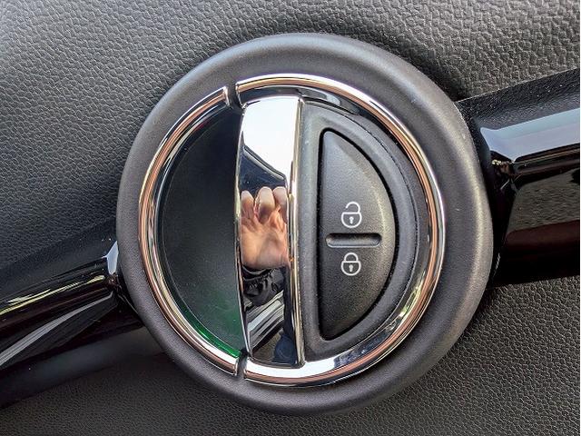 MINI 2ドア COOPER S 茶革シート シートヒーター 純正HDDナビ バックカメラ アダプティブクルーズコントロール 前後コーナーセンサー 衝突軽減 ミラーETC オートライト レインセンサー コンフォートアクセス(41枚目)