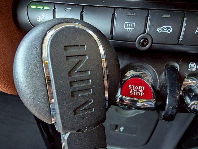 MINI 2ドア COOPER S 茶革シート シートヒーター 純正HDDナビ バックカメラ アダプティブクルーズコントロール 前後コーナーセンサー 衝突軽減 ミラーETC オートライト レインセンサー コンフォートアクセス(54枚目)