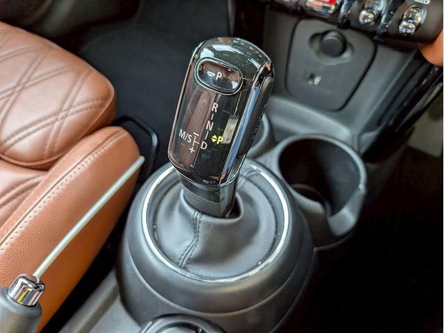 MINI 2ドア COOPER S 茶革シート シートヒーター 純正HDDナビ バックカメラ アダプティブクルーズコントロール 前後コーナーセンサー 衝突軽減 ミラーETC オートライト レインセンサー コンフォートアクセス(58枚目)