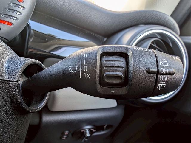 MINI クーパーSD 白革シート シートヒーター 純正ナビ バックカメラ クルーズコントロール オートライト レインセンサー コンフォートアクセス アイドリングストップ 横滑り防止装置 ミラーETC LEDヘッドライト(36枚目)