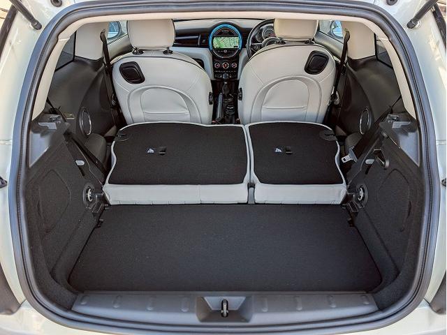 MINI クーパーSD 白革シート シートヒーター 純正ナビ バックカメラ クルーズコントロール オートライト レインセンサー コンフォートアクセス アイドリングストップ 横滑り防止装置 ミラーETC LEDヘッドライト(64枚目)