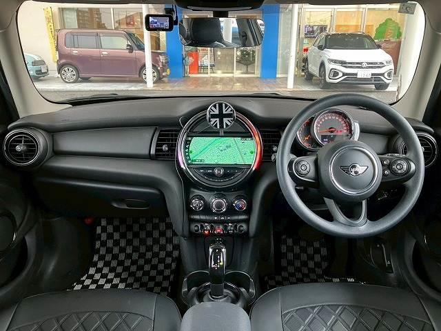 MINI 5ドア ONE RHD 純正ナビ バックカメラ ETC アイドリングストップ プッシュスタート LEDヘッドライト 16インチアルミホイール 禁煙車 マルチファンクションステアリング(3枚目)