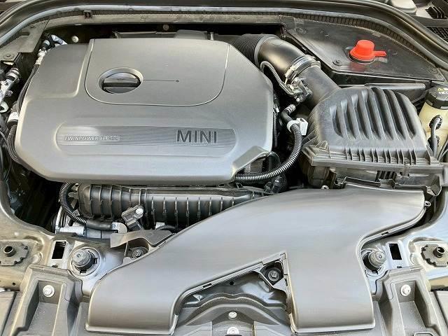 ＭＩＮＩ □３ドア　ＣＯＯＰＥＲ　シートヒーター　ミラーＥＴＣ　Ｃａｒｐｌａｙ　バックカメラ　インテリジェントセーフティー　クルーズコントロール　ヘッドアップディスプレイ　ドライビングモード　コンフォートアクセス　前後コーナーセンサー（18枚目）