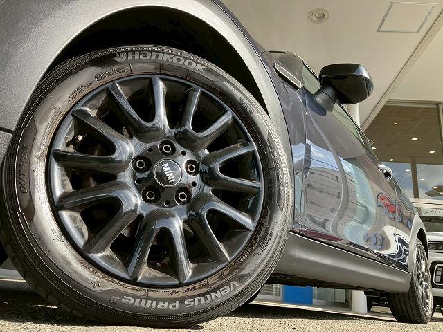 ＭＩＮＩ □３ドア　ＣＯＯＰＥＲ　シートヒーター　ミラーＥＴＣ　Ｃａｒｐｌａｙ　バックカメラ　インテリジェントセーフティー　クルーズコントロール　ヘッドアップディスプレイ　ドライビングモード　コンフォートアクセス　前後コーナーセンサー（21枚目）